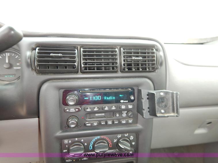 image for item K1671 2002 Chevrolet Venture van