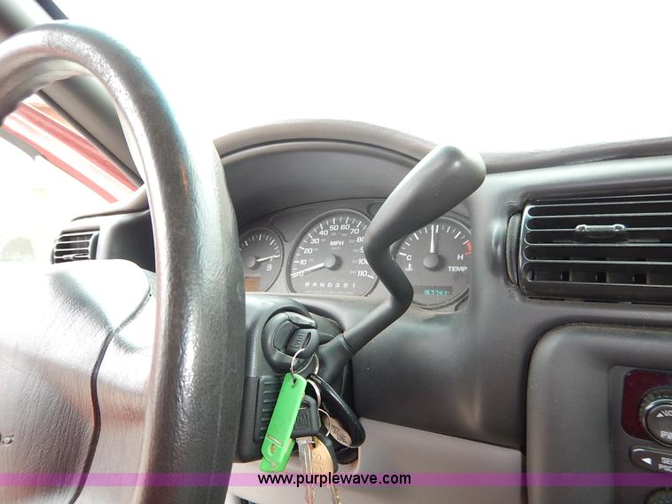 image for item K1671 2002 Chevrolet Venture van