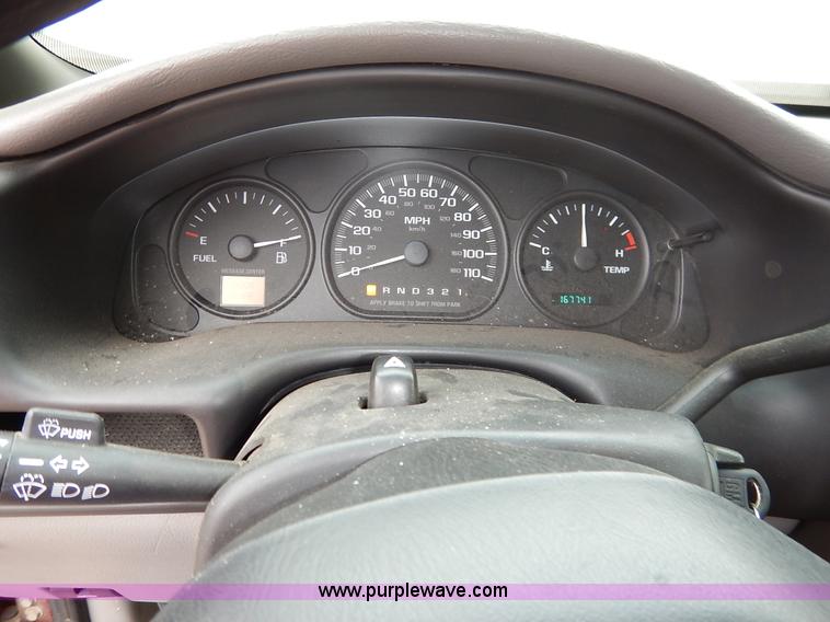 image for item K1671 2002 Chevrolet Venture van