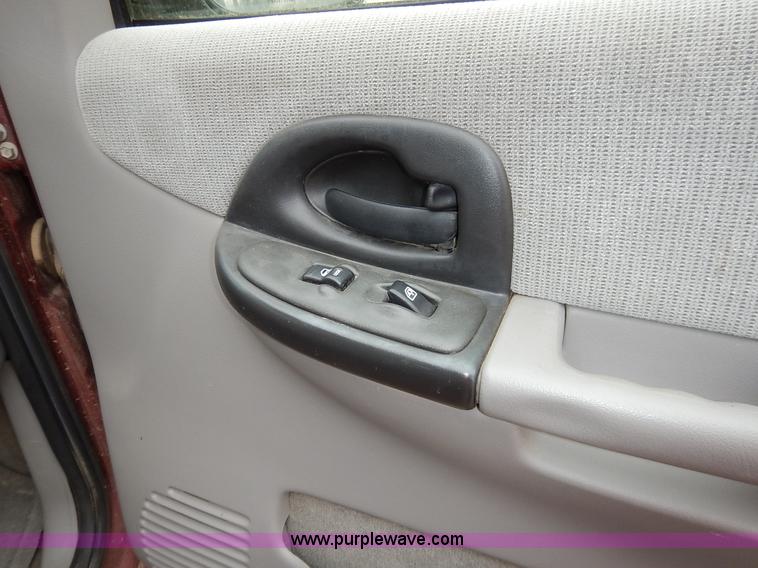 image for item K1671 2002 Chevrolet Venture van