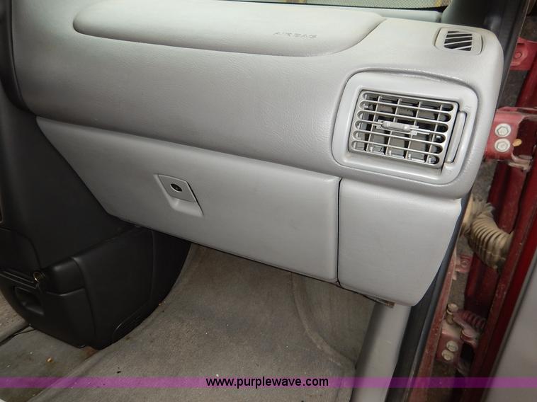image for item K1671 2002 Chevrolet Venture van