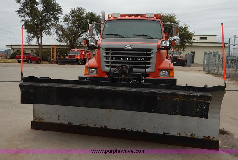 image for item K1673 2001 Sterling LP7500 dump truck
