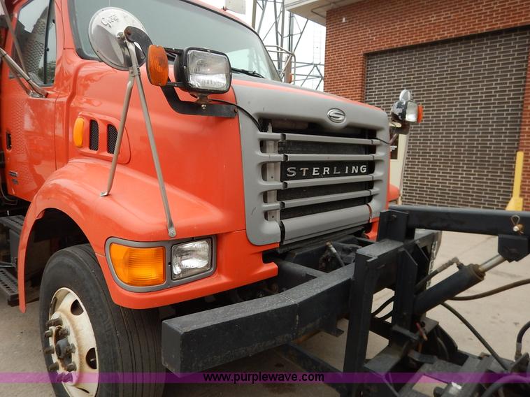image for item K1673 2001 Sterling LP7500 dump truck