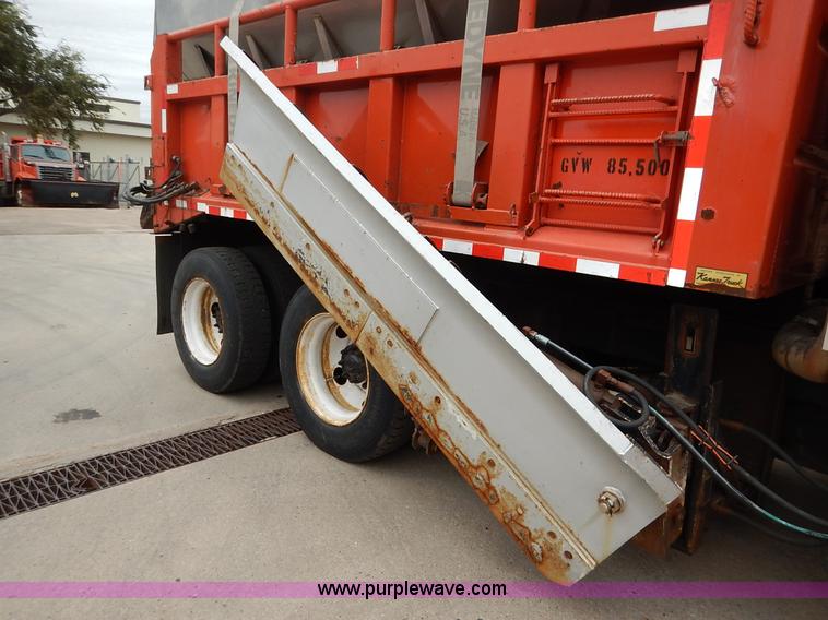 image for item K1673 2001 Sterling LP7500 dump truck