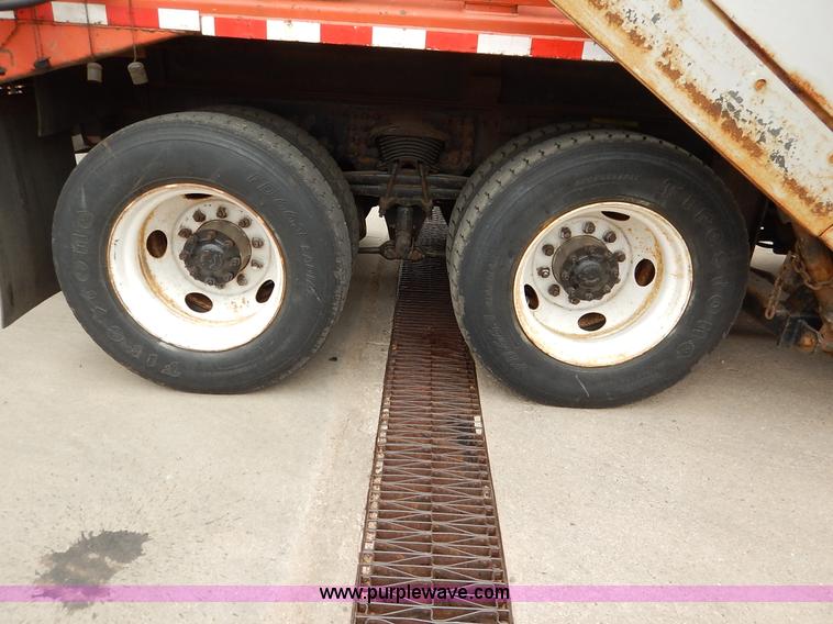 image for item K1673 2001 Sterling LP7500 dump truck