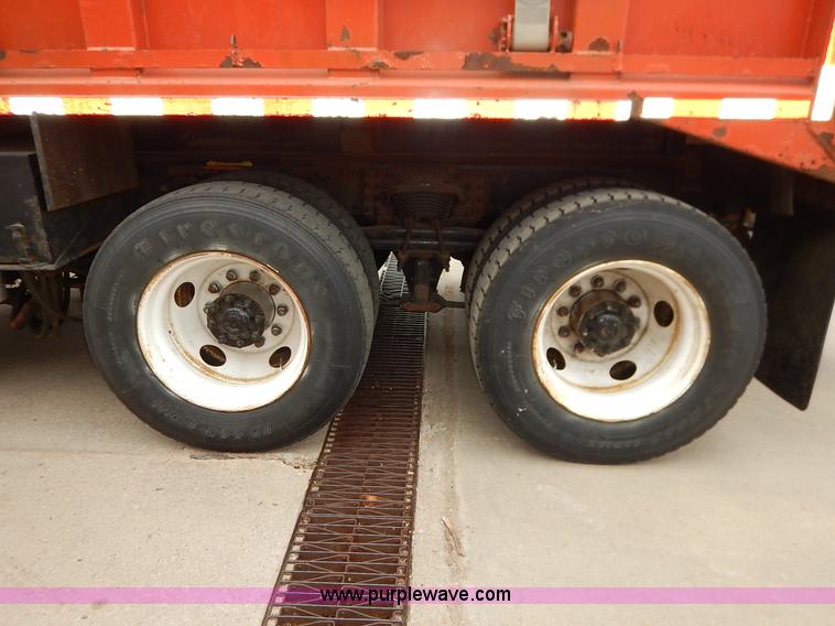 image for item K1673 2001 Sterling LP7500 dump truck