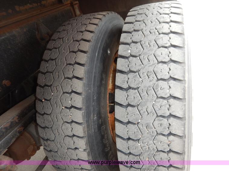 image for item K1673 2001 Sterling LP7500 dump truck