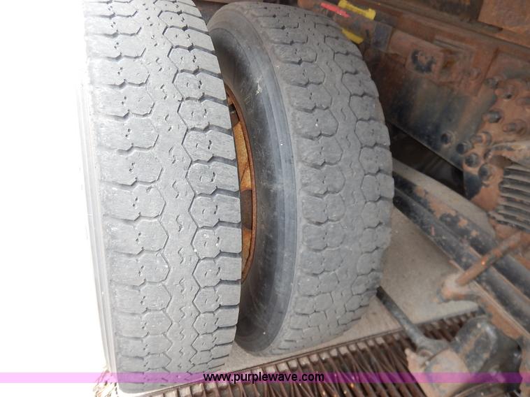 image for item K1673 2001 Sterling LP7500 dump truck