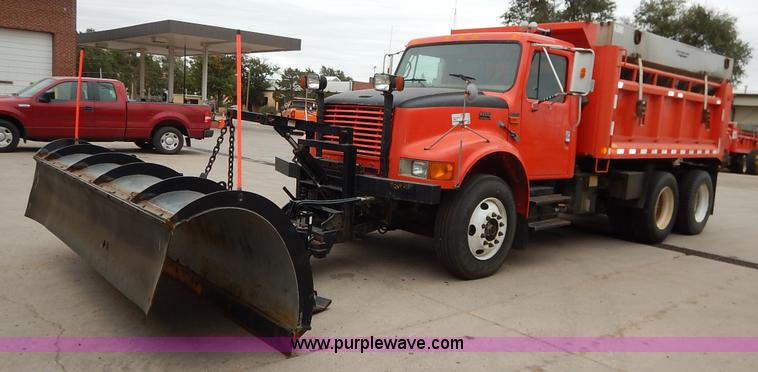 image for item K1674 1999 International 4900 dump truck