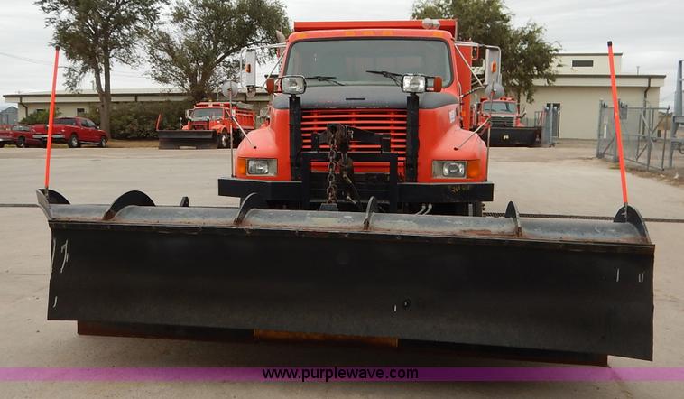image for item K1674 1999 International 4900 dump truck