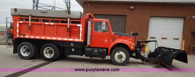 image for item K1674 1999 International 4900 dump truck