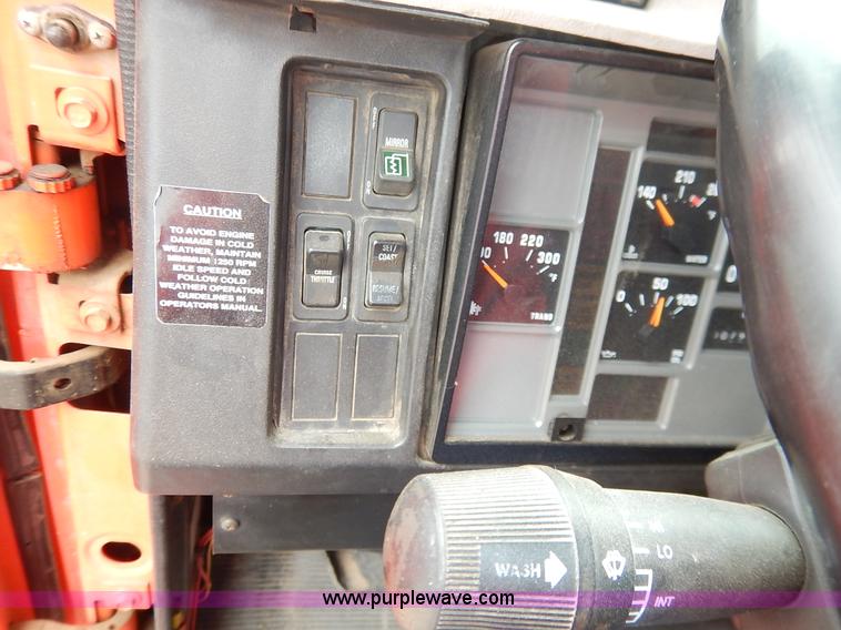 image for item K1674 1999 International 4900 dump truck