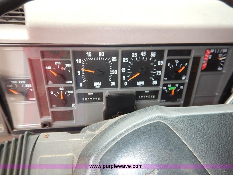 image for item K1674 1999 International 4900 dump truck