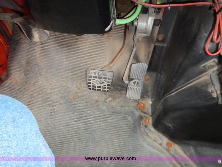 image for item K1674 1999 International 4900 dump truck