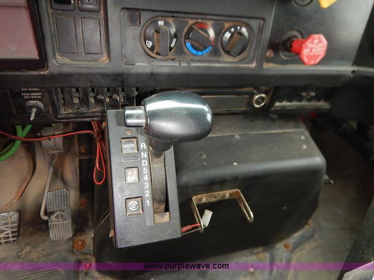 image for item K1674 1999 International 4900 dump truck