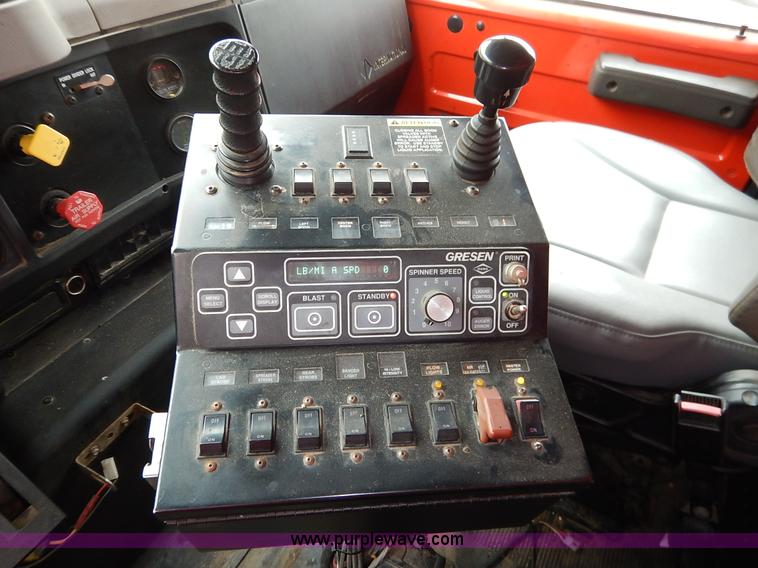 image for item K1674 1999 International 4900 dump truck