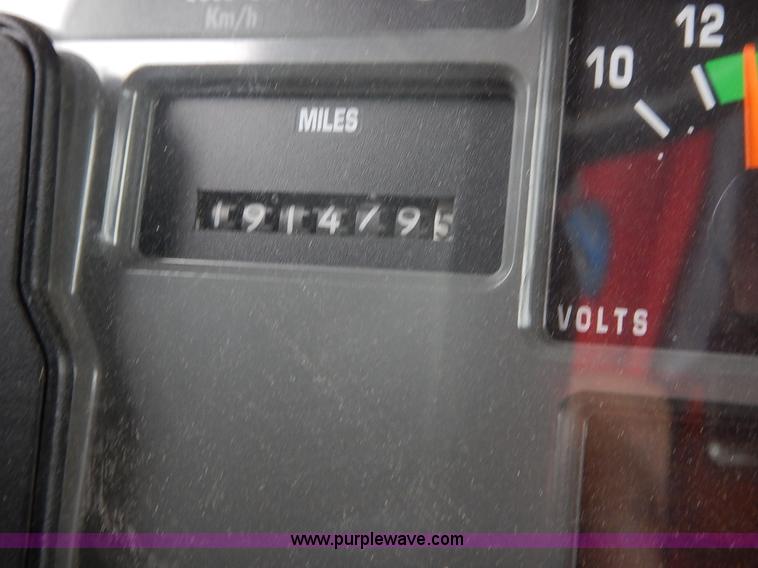 image for item K1674 1999 International 4900 dump truck