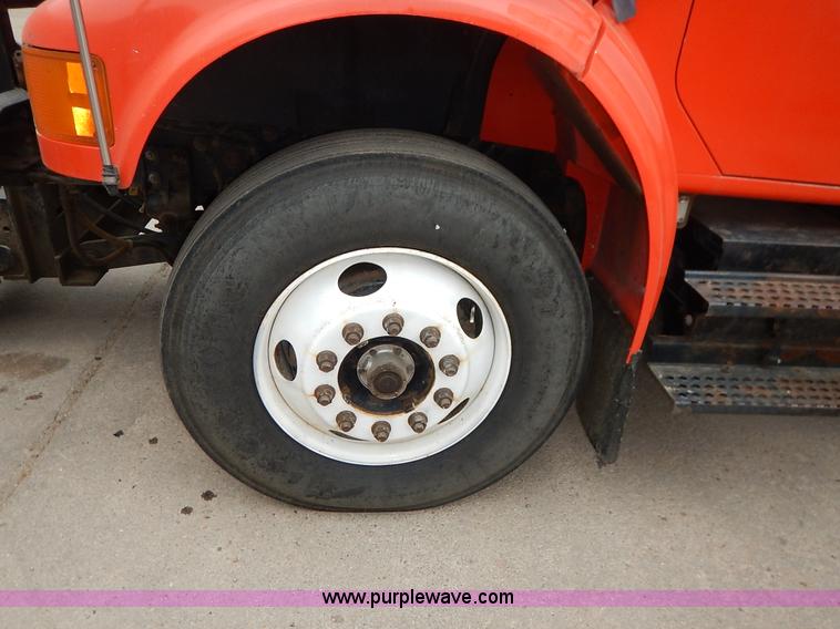 image for item K1674 1999 International 4900 dump truck