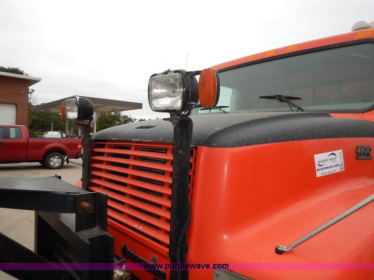 image for item K1674 1999 International 4900 dump truck