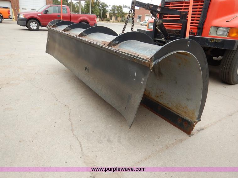 image for item K1674 1999 International 4900 dump truck