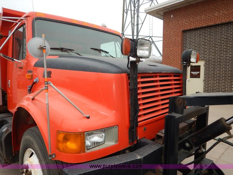 image for item K1674 1999 International 4900 dump truck