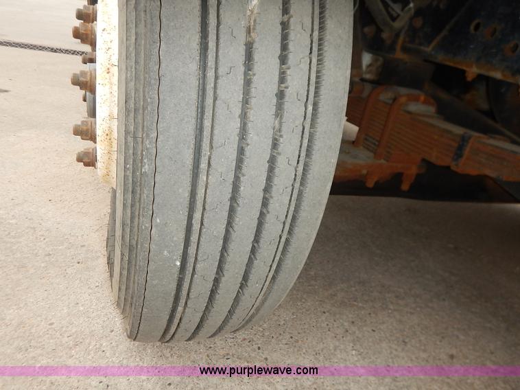 image for item K1674 1999 International 4900 dump truck