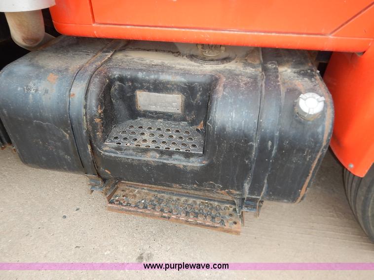 image for item K1674 1999 International 4900 dump truck