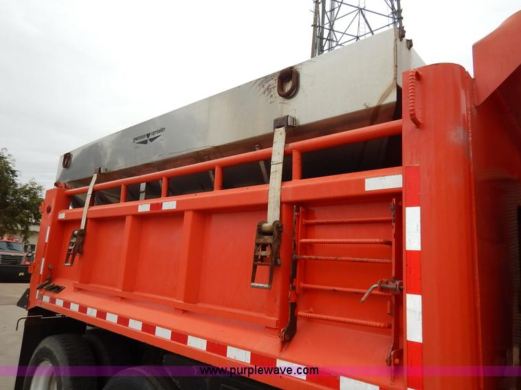 image for item K1674 1999 International 4900 dump truck