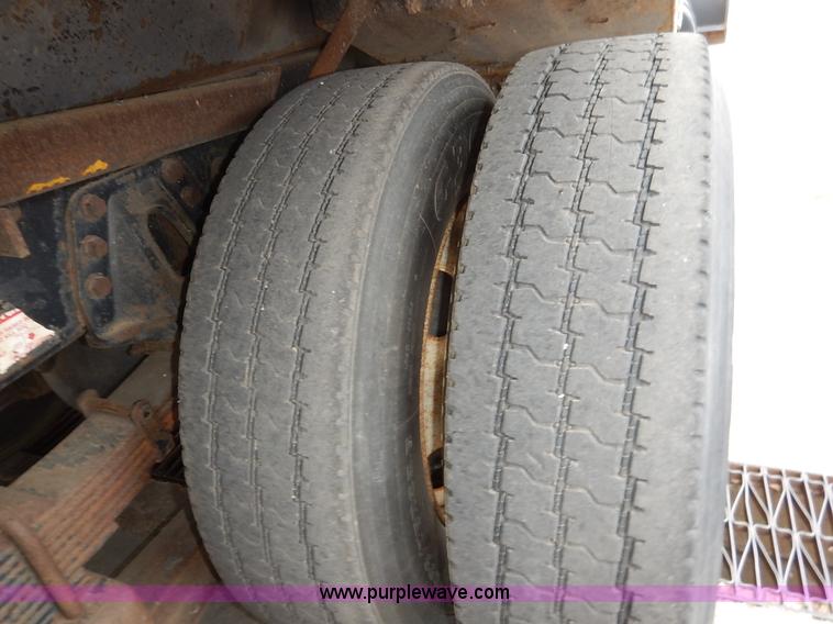 image for item K1674 1999 International 4900 dump truck