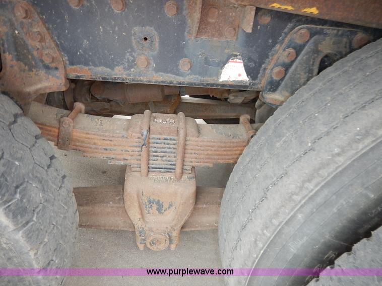 image for item K1674 1999 International 4900 dump truck