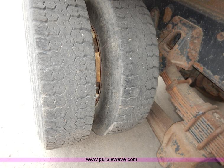 image for item K1674 1999 International 4900 dump truck