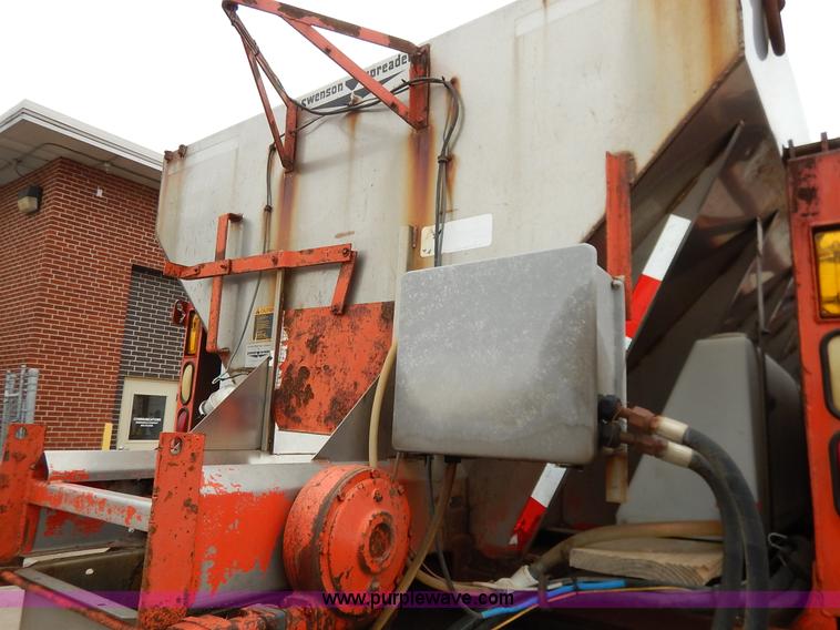 image for item K1674 1999 International 4900 dump truck