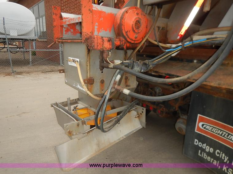 image for item K1674 1999 International 4900 dump truck