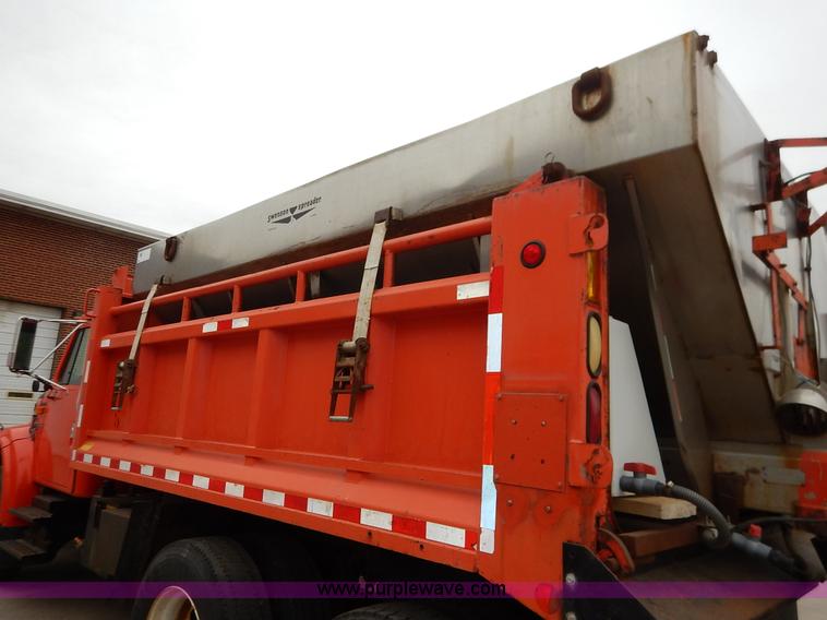 image for item K1674 1999 International 4900 dump truck