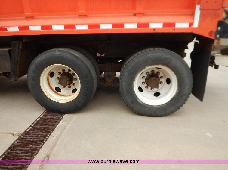 image for item K1674 1999 International 4900 dump truck
