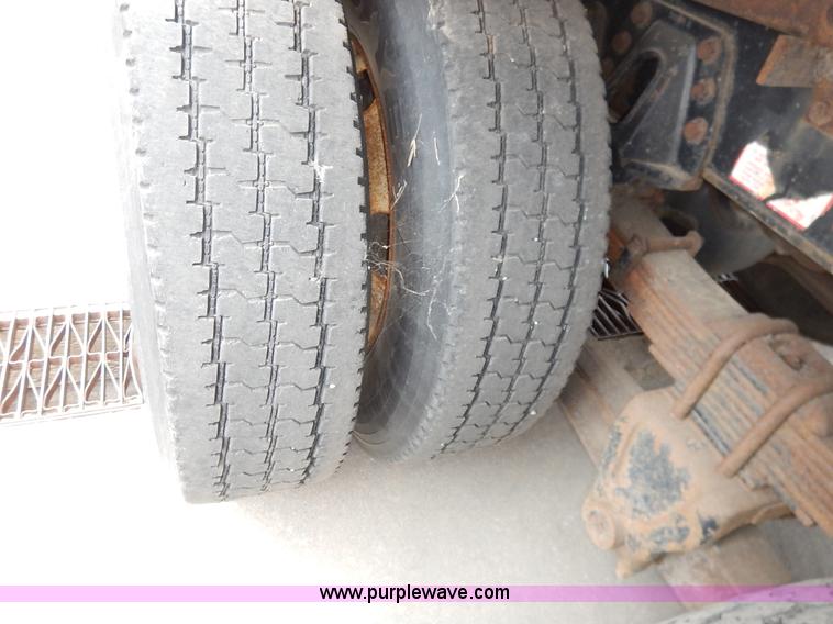 image for item K1674 1999 International 4900 dump truck