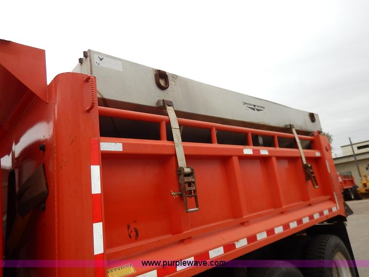 image for item K1674 1999 International 4900 dump truck