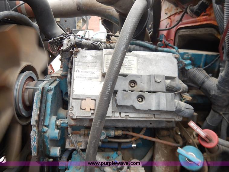 image for item K1674 1999 International 4900 dump truck