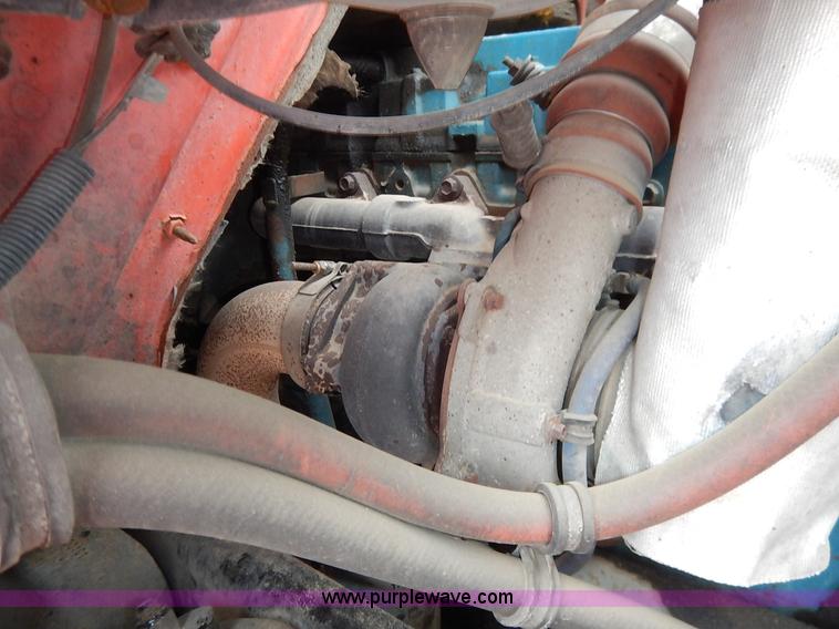 image for item K1674 1999 International 4900 dump truck