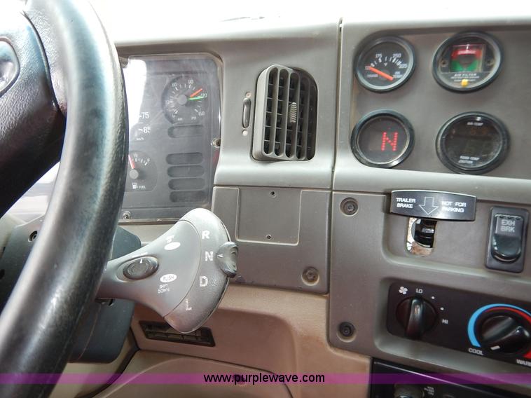 image for item K1678 2001 Sterling LT7500 dump truck