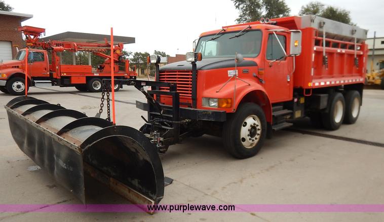 image for item K1681 1999 International 4900 dump truck