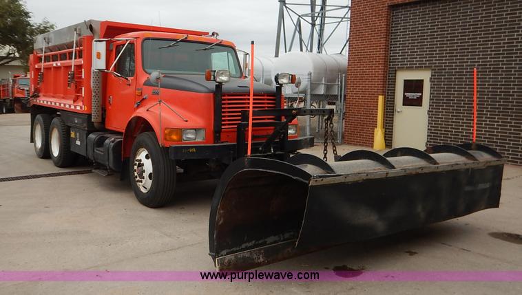 image for item K1681 1999 International 4900 dump truck