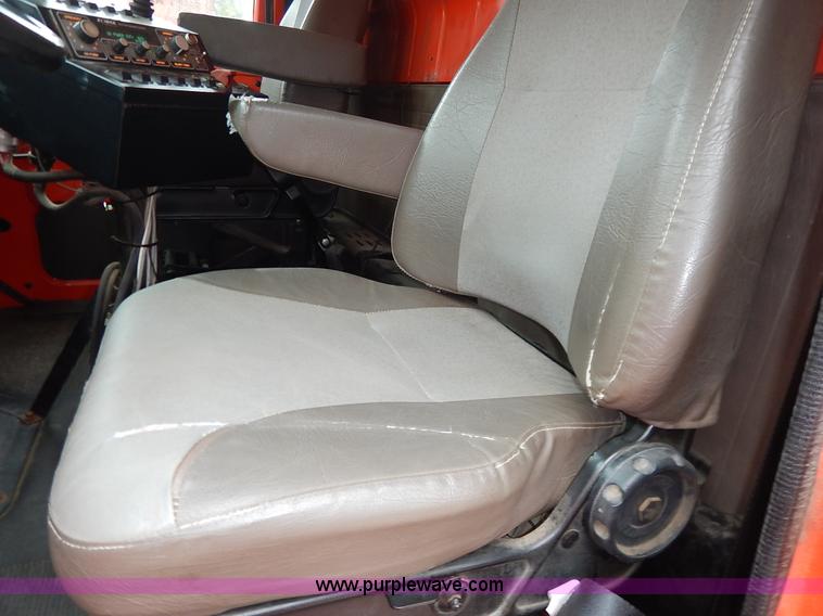 image for item K1681 1999 International 4900 dump truck