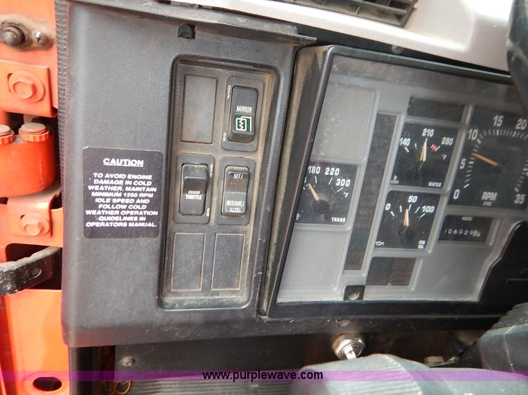 image for item K1681 1999 International 4900 dump truck