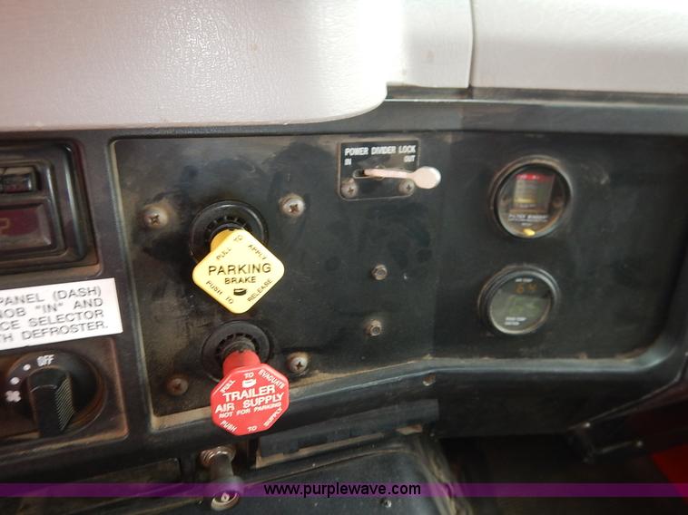 image for item K1681 1999 International 4900 dump truck