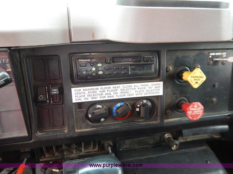 image for item K1681 1999 International 4900 dump truck