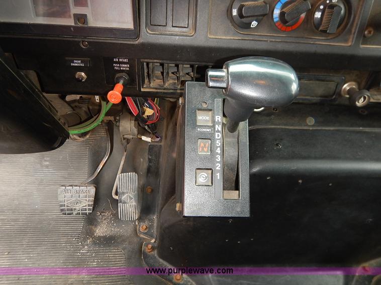 image for item K1681 1999 International 4900 dump truck