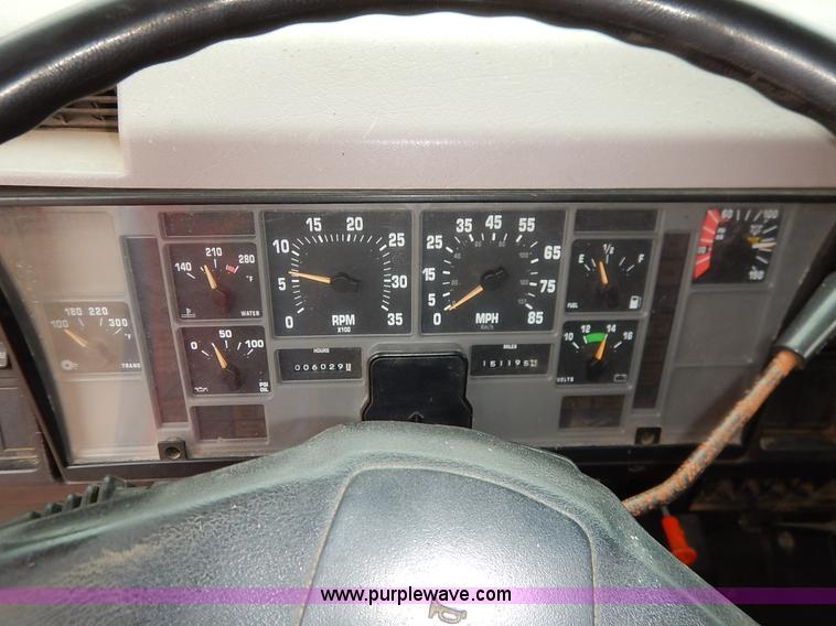 image for item K1681 1999 International 4900 dump truck