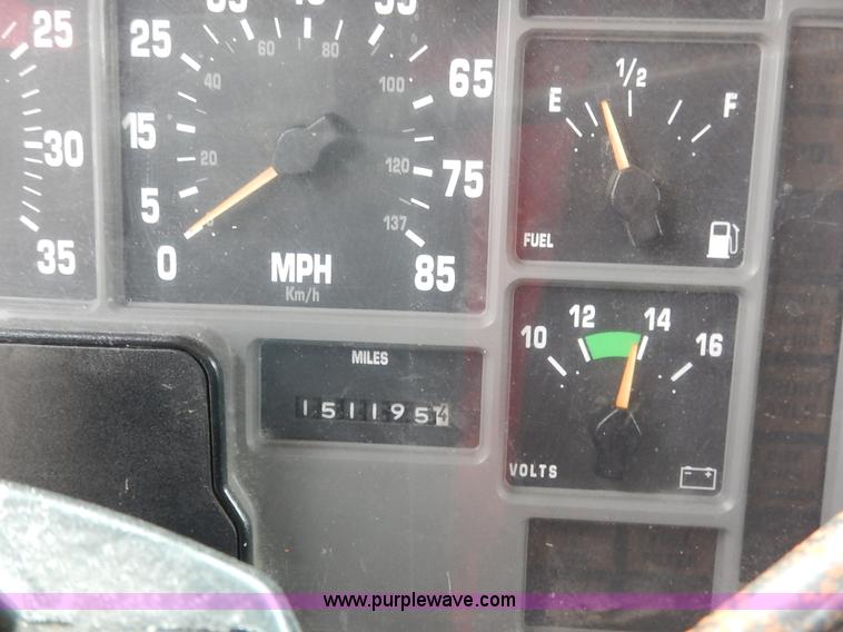 image for item K1681 1999 International 4900 dump truck