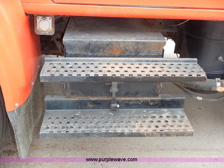 image for item K1681 1999 International 4900 dump truck